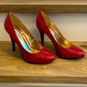 Sz 10 Steve Madden Red Heels